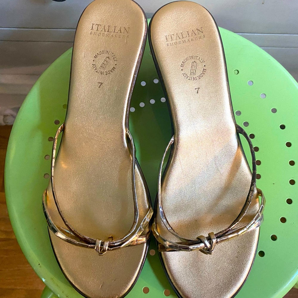 ‼️Size 7 Gold with Brown Sole Sandals, 1 3/4 Wedge by Italian Shoemakers‼️
